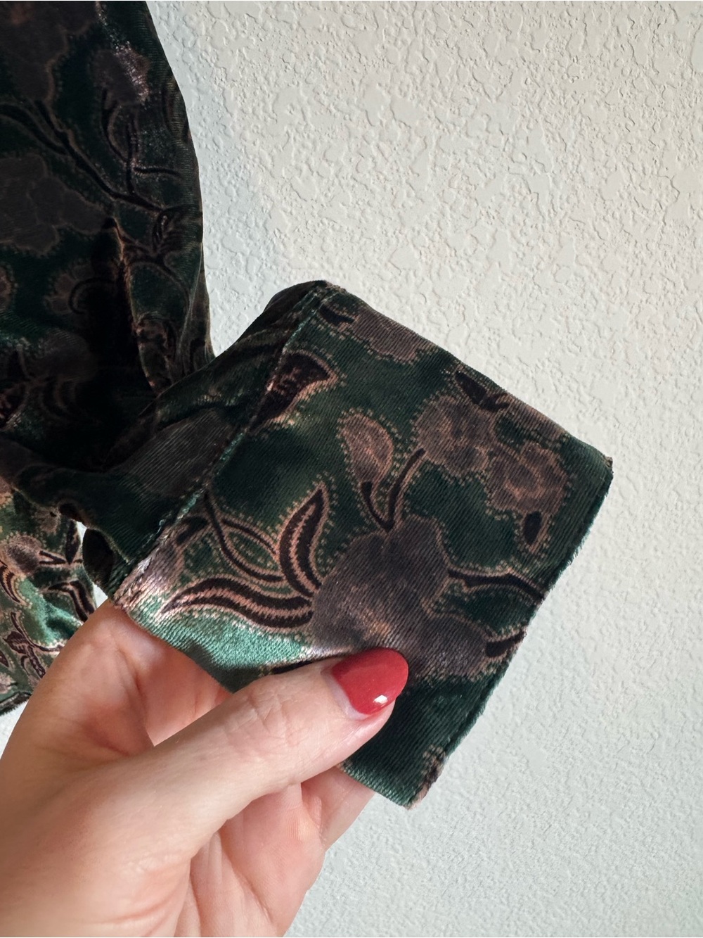 Faherty Women's Green Floral Genevieve Stretch Silk Velvet Button Down Top XS - Picture 7 of 10